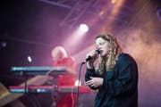 Kate Tempest schleuderte ihre Rapzeilen dringlich in den Krienser Nachthimmel. (Bild: Manuel Jans-Koch (Kriens, 13. Juni 2019))