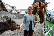 Ein eingespieltes Team: Silvia Gantner mit Gipsy und Vegas. (Bild: Christoph Heer)