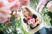 Meisterfloristin Martina Frei hat ihren Arbeitsplatz im Hotel Suvretta House. (Bild: Andrea Stalder)