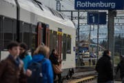 Am Bahnhof Rothenburg Station soll der Regioexpress künftig halten (Bild), in Rothenburg Dorf nicht. (Bild: Nadia Schärli, Rothenburg, 9. November 2016)