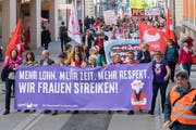 Die 1.-Mai-Kundgebung war in diesem Jahr auch in der Stadt St.Gallen eine Art Generalprobe für den Frauenstreik vom 14. Juni. (Bild: Urs Bucher - 1. Mai 2019)