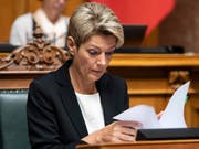 Der Nationalrat will die Zuständigkeit bei Kündigungen von Staatsverträgen im Gesetz regeln; der Bundesrat soll darüber nicht die alleinige Hoheit haben. Dies kann im Hinblick auf die Begrenzungsinitiative von Bedeutung sein. (Bild: KEYSTONE/PETER SCHNEIDER)