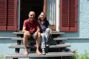 Peter und Anita Eggenberger geniessen seit einigen Jahren ihre Pension mit Enkel hüten und Gartenarbeiten. (Bild: Alexandra Gächter)