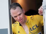 Chris Froome wollte sich bei hohem Tempo die Nase putzen und verunfallte dabei schwer (Bild: KEYSTONE/EPA/YOAN VALAT)