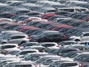 Die Anzahl der neu in Verkehr gesetzten Autos in der Schweiz und im Fürstentum Lichtenstein ist im Mai gegenüber dem Vorjahresmonat zwar leicht gewachsen, aber nicht mehr so stark wie in den beiden Vormonaten März und April. (Bild: KEYSTONE/AP/KOJI SASAHARA)
