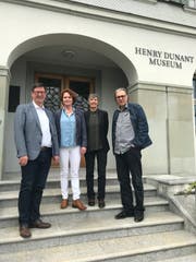 Vereinspräsident Norbert Näf mit den künftigen Co-Leiterinnen des Henry-Dunant-Museums Heiden Nadine Schneider und Kaba Rössler sowie Vizepräsident Andreas Ennulat. (Foto: PD)