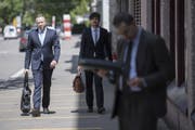 Der Zürcher Journalist Philipp Gut, stellvertretender Weltwoche-Chefredaktor, aufgenommen am Montag, 15. Mai 2017 in Zürich. (Bild: Ennio Leanza/Keystone)