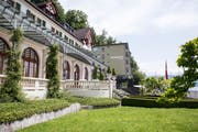 Der Eingang zum historischen Seeburg-Gebäude, im Hintergrund der Beton-Anbau aus den 50er-Jahren. (Bilder: Manuela Jans-Koch, Luzern, 13. Juni 2019)