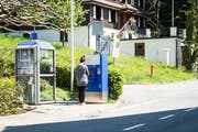 Bis Ende Juni soll man an allen Billettautomaten in der Stadt und Agglomeration Tickets in die ganze Schweiz lösen können. Im Bild eine Bushaltestelle in Udligenswil, auch dieser Billettautomat wird bis Ende dieses Jahres umgerüstet. (Bild: Roger Grütter)
