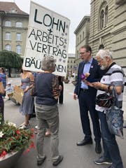 Vreni Wüthrich im Gespräch mit SP-Nationalrat und Gewerkschafter Adrian Wüthrich (BE).