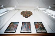 Die drei letzten der insgesamt 13 Kreuzwegstationen von Michael Anton Brandenberg in der Marienkirche Unterägeri. Sie sind eines der wenigen Werke, welche der Zuger Maler der Nachwelt hinterlassen hat.