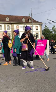 Susanne Ducommun will, dass unbezahlte Arbeit auf allen Schultern verteilt wird - auch auf jenen der Männer.