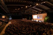 Voller Saal: 2900 Gäste folgten der Einladung der TKB in die Bodensee-Arena