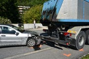 Der Autofahrer verletzte sich beim Unfall. (Bild: Landespolizei)