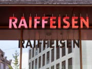 Eine Arbeitsgruppe von Raiffeisen soll im Hinblick auf die Delegiertenversammlung im Herbst unter anderem das Prinzip «one bank, one vote» ausarbeiten. (Bild: KEYSTONE/GAETAN BALLY)