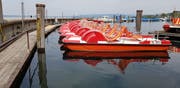 Das Wasser schwappt teilweise fast über. (Bild: Ruedi Hirtl)