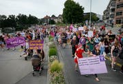 Der nationale Frauenstreik mobilisierte, auch in Zug gingen rund 500 Frauen und einige Männer auf die Strasse. (Bild: Zuger Stefan Kaiser, Zug, 14. Juni 2019)