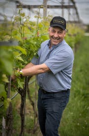 Kurt Henauer kümmert sich künftig wieder intensiver um seinen Landwirtschaftsbetrieb. (Bilder: Reto Martin)