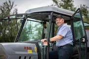 Kurt Henauer sitzt künftig wieder öfter in seinem Traktor.