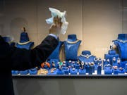 Schmuck ist schön - kann aber unter Umständen die Gesundheit gefährden. (Bild: KEYSTONE/MARTIAL TREZZINI)