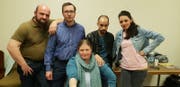Patrick Kaufmann aus Altdorf schlüpft in die verschiedensten Rollen. Im Soko-Team des "Tatorts" spielt er den IT-Nerd (zweiter von links). (Bild: PD)