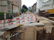 Die Baustelle an der Vadianstrasse beginnt bei der Stadtpolizei und zieht sich bis vor den Neumarkt hin. In den Social Media gab's dazu bereits kritische Kommentare, eine Ausweichroute existiert aber mit dem Veloweg hinter dem Hauptbahnhof. (Bild: Reto Voneschen - 15. Juni 2019)