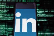 Auch Linkedin sammelt Daten und gewinnt damit wertvolle Informationen zum Arbeitsmarkt. (Bild: Omar Marques/Getty (Krakau, 13. November 2013)