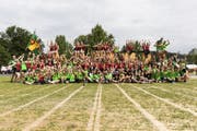 Unterwegs mit der Jugendabteilung JuTu des STV Sins und den Geräteturnerinnen vom GeTu Sins-Oberrüti am Eidgenössischen Turnfest. (Bild: Severin Bigler)
