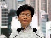 Nach massiven Protesten stellt Hongkongs Regierungschefin Carrie Lam Pläne für ein umstrittenes Auslieferungsgesetz nach China zurück. (AP Photo/Kin Cheung) (Bild: KEYSTONE/AP/KIN CHEUNG)