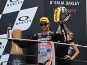 Tom Lüthi lässt sich in Mugello nach seinem 3. Platz feiern (Bild: KEYSTONE/EPA ANSA/CLAUDIO GIOVANNINI)