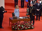 Die neue slowakische Präsidentin Zuzana Caputova hat ihr Amt offiziell angetreten. Sie löst Andrej Kiska ab (rechts im Hintergrund). (Vaclav Salek/CTK via AP) (Bild: KEYSTONE/AP CTK/VACLAV SALEK)