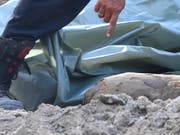 Die 100 Kilo schwere US-Fliegerbombe aus dem Zweiten Weltkrieg wurde auf einer Baustelle mitten in der deutschen Hauptstadt Berlin entdeckt. (Bild: KEYSTONE/EPA/CLEMENS BILAN)