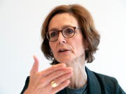 Economiesuisse-Direktorin Monika Rühl will sich nicht mehr vehement gegen Geschlechterrichtwerte für die Verwaltungsräte von grossen börsenkotierten Schweizer Unternehmen wehren. (Bild: KEYSTONE/ANTHONY ANEX)