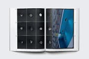 Doppelseite mit einer farbigen Klarsichtbeilage aus dem Künstlerbuch «Daniel V. Keller: For a Fish Tank or a Parking Lot». (Bild: PD)