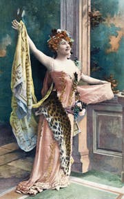 Juliette Mealy als Eurydice in der Gesellschaftssatire «Orphée aux Enfers». (Bild: Alamy)