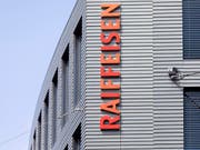 Raiffeisen Schweiz bleibt eine Genossenschaft. Der Verwaltungsrat hat die Umwandlung in eine AG verworfen. (Bild: KEYSTONE/GAETAN BALLY)