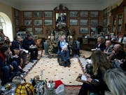 Der italienische Filmregisseur Franco Zeffirelli, hier bei der Präsentation seines Buches «Francesco» in seinem Heim in Rom im Jahr 2014. (Bild: KEYSTONE/EPA/ALESSANDRO DI MEO)