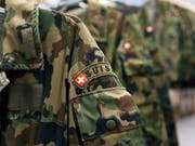 Militärärzte sind aktuell mit durchschnittlich 18 Transsexualitätsdiagnosen pro Jahr konfrontiert. (Bild: KEYSTONE/CHRISTIAN BEUTLER)