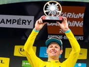Bereit für die Tour de France: Der Däne Jakob Fuglsang gewann in Champéry zum zweiten Mal nach 2017 die Gesamtwertung am Critérium du Dauphiné (Bild: KEYSTONE/EPA KEYSTONE/JEAN-CHRISTOPHE BOTT)