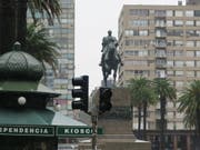Langsam kommt das Licht zurück in Montevideo, der Hauptstadt von Uruguay. (Bild: KEYSTONE/EPA EFE/CONCEPCION M.MORENO)