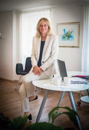 Die selbstständige Organisationsberaterin Katrin Alder in ihrem Herisauer Büro. (Bild: David Scarano (12. Juni 2019))