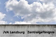 Das Gefängnis in Lenzburg, wo «Carlos» nun untergebracht ist. (Bild: Keystone/Walter Bieri, 23. Mai 2017)
