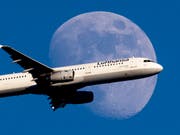 Aggressiver Preiskampf der Billigairlines und höhere Ölpreise: Lufthansa, Europas grösste Fluggesellschaft, erwartet 2019 weniger Gewinn. (Bild: KEYSTONE/AP/MICHAEL PROBST)