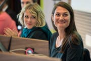 Die zwei weiblichen Aushängeschilder der Grünliberalen: Fraktionschefin Tiana Moser (rechts) und die Berner Nationalrätin Kathrin Bertschy (links). (Bild: KEYSTONE/Peter Schneider)