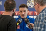 Wieder im Fokus der Medien: FCL-Verteidiger Stefan Knezevic. (Bild: Urs Flüeler/Keystone (Luzern, 17. Juni 2019))