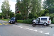 Zwei Personen wurden beim Unfall leicht verletzt, der Sachschaden beläuft sich auf rund 30 000 Franken. (Bild: PD/Zuger Polizei)