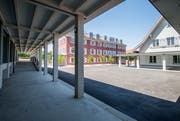 Blick von der Turnhalle auf das Internat. (Bild: Reto Martin)