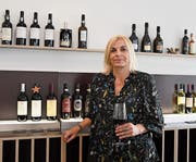 Weinakademikerin Sandra Diebold in ihrer Vinothek vinofeel. (Bild: Yvonne Aldrovandi-Schläpfer)