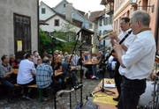 Die Funky Butt Jazzband sorgt in historischer Kulisse für gute Stimmung im Publikum. (Bild: Christoph Heer)