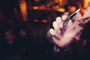 IQOS (heat-not-burn-Zigaretten) produzieren 95 Prozent weniger Schadstoffe. (Bild: Shutterstock)